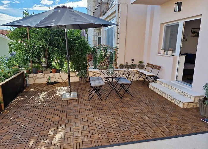 Διαμέρισμα Roza 3 *